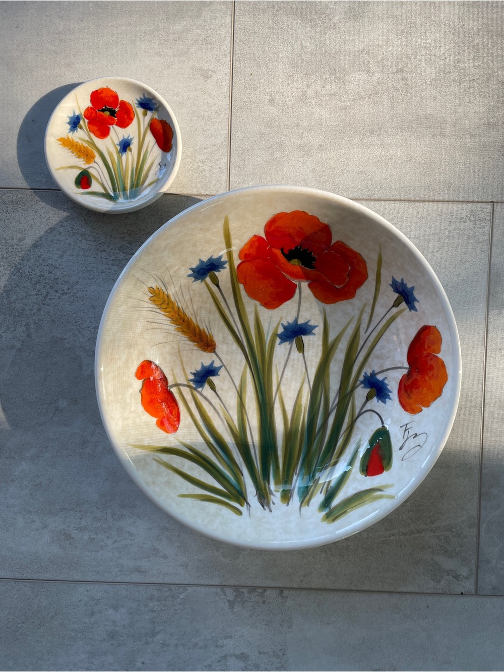 ITALIAN NUOVA CERAMICA VICENZA POPPY DESIGN BOWL AND PLATE, DECORATO A MANO